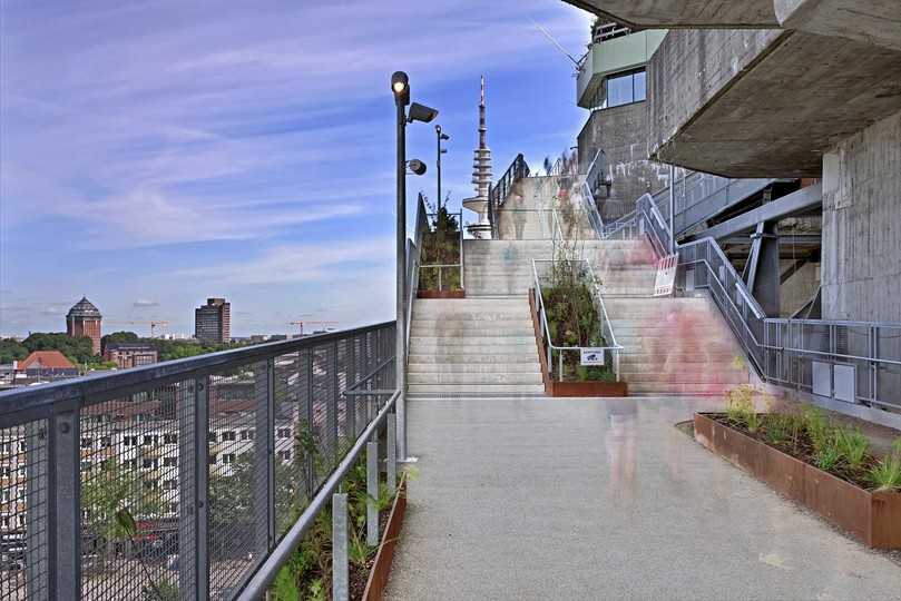 Über Treppen und Rampen führt der sogennante Bergpfad rund um den Bunker. | Foto: DW Systembau Über Treppen und Rampen führt der sogennante Bergpfad rund um den Bunker. | Foto: DW Systembau