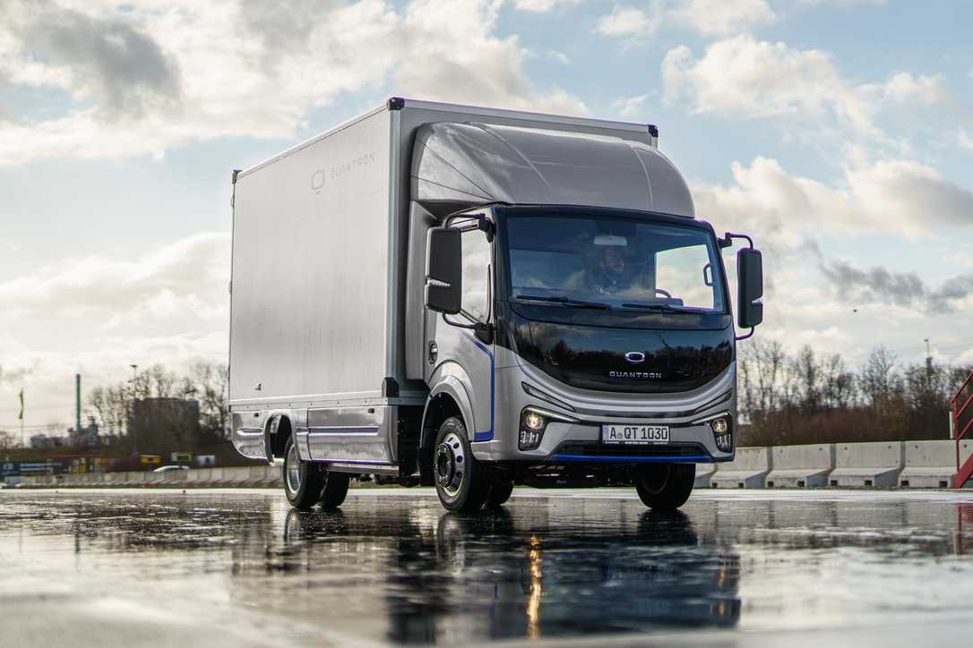 Weltpremiere des E-Lkw Quantron Qargo 4 EV: Citytruck mit E-Antrieb Weltpremiere des E-Lkw Quantron Qargo 4 EV: Citytruck mit E-Antrieb