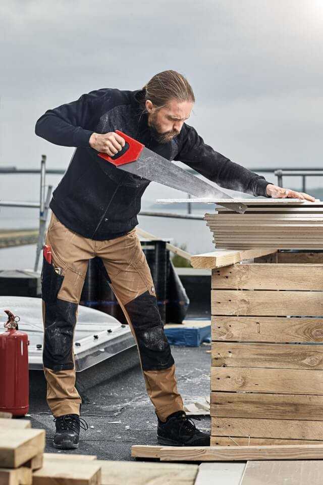 Ein stabiles 4-Wege-Stretch-Gewebe unterstreicht die Slimfit-Optik der X-Treme Hose von ENGEL Workwear und sorgt immer für den richtigen Sitz. Ein stabiles 4-Wege-Stretch-Gewebe unterstreicht die Slimfit-Optik der X-Treme Hose von ENGEL Workwear und sorgt immer für den richtigen Sitz.