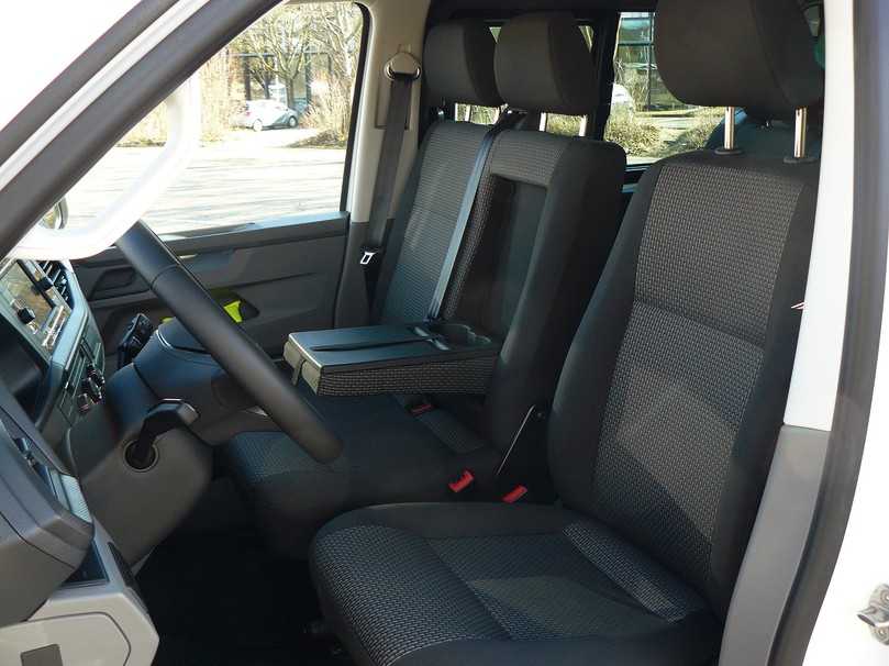 Feines Cockpit, nicht gerade üppig bemessen, aber mit hochwertigen Materialien und rundum solide verarbeitet. | Foto: Volkswagen Feines Cockpit, nicht gerade üppig bemessen, aber mit hochwertigen Materialien und rundum solide verarbeitet. | Foto: Volkswagen