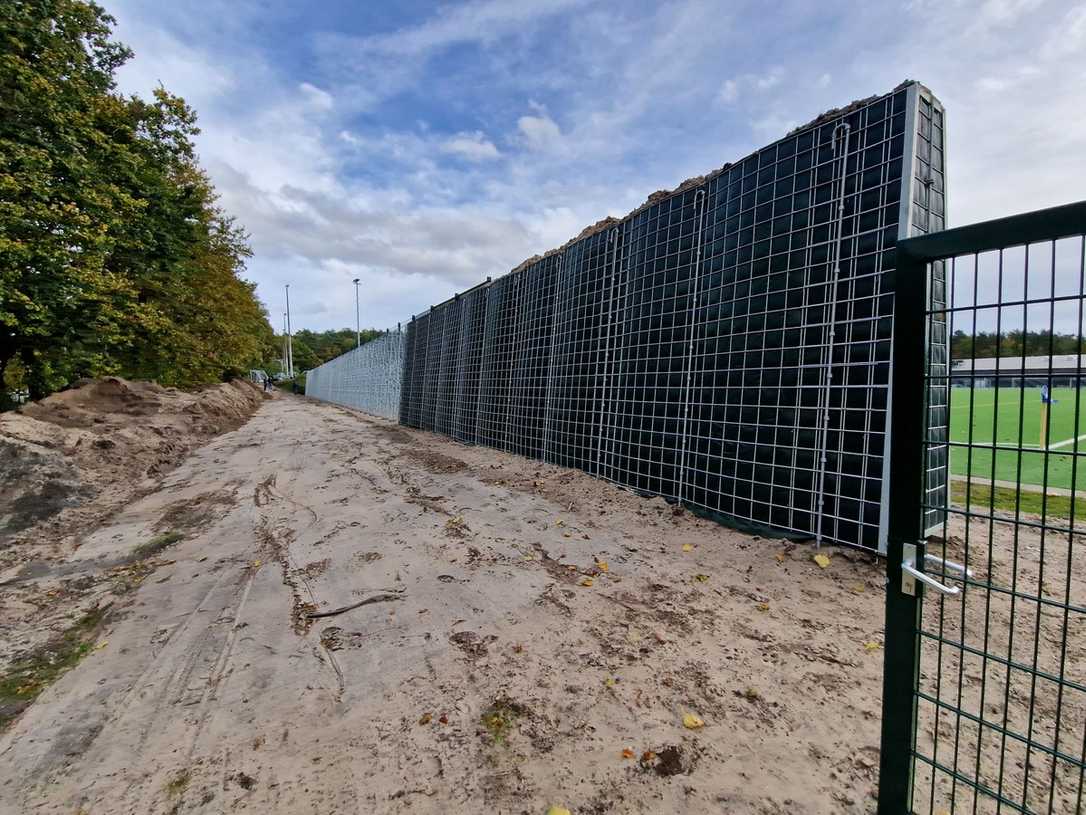 Lärmschutz beim Fußball: Begrünbare Klimawand Lärmschutz beim Fußball: Begrünbare Klimawand