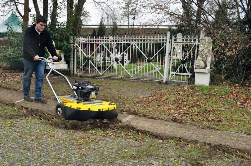 Für ein sicheres Arbeiten sorgen der Automatikbetrieb und das Schwadblech. | Foto: Westermann Für ein sicheres Arbeiten sorgen der Automatikbetrieb und das Schwadblech. | Foto: Westermann