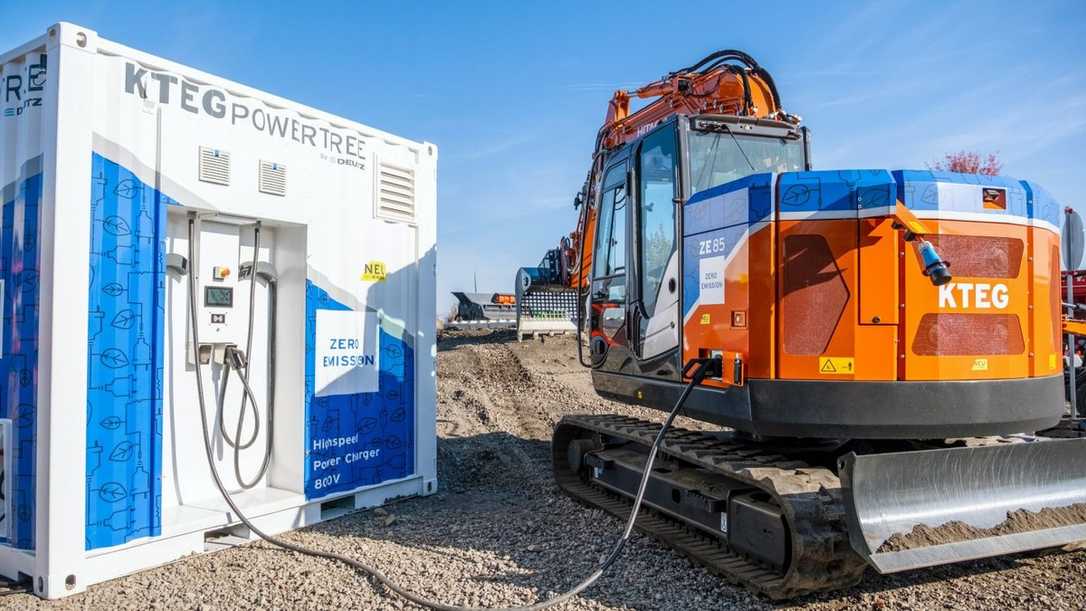 Baustellen-Ladestation KTEG Powertree auf der Demonstrationsmesse Tiefbau Live Karlsruhe Baustellen-Ladestation KTEG Powertree auf der Demonstrationsmesse Tiefbau Live Karlsruhe