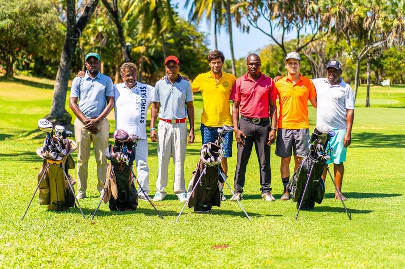 V.l.n.r.: William Odeck, Bernard Payet, Dickson Barasa, Thomas Mooser, John Timbe, Tommy Ford (US-amerikanischer Skirennläufer und Botschafter für Universal Lighthouse), Hassan Kalamu | Foto: Swietelsky-Faber V.l.n.r.: William Odeck, Bernard Payet, Dickson Barasa, Thomas Mooser, John Timbe, Tommy Ford (US-amerikanischer Skirennläufer und Botschafter für Universal Lighthouse), Hassan Kalamu | Foto: Swietelsky-Faber