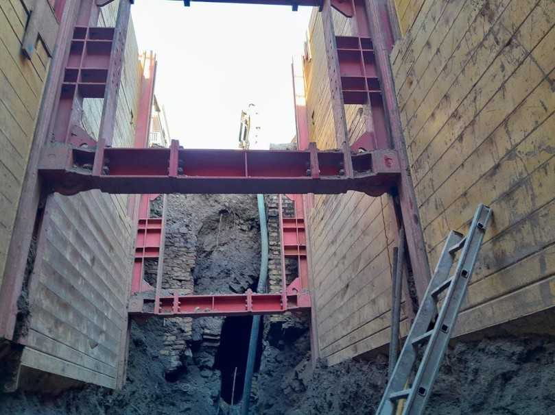 Die alten Kanäle liegen in Rom bis zu elf Meter unter der Erde. In der Via dei Giordani ging es 8 Meter nach unten. | Foto: Euro Verbau Die alten Kanäle liegen in Rom bis zu elf Meter unter der Erde. In der Via dei Giordani ging es 8 Meter nach unten. | Foto: Euro Verbau
