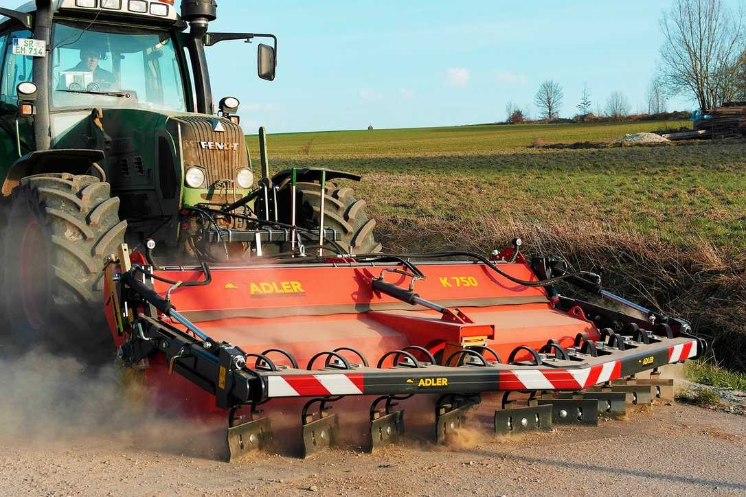 Adler auf der Agritechnica: Gegen Schnee, Wildkraut und Schmutz Adler auf der Agritechnica: Gegen Schnee, Wildkraut und Schmutz