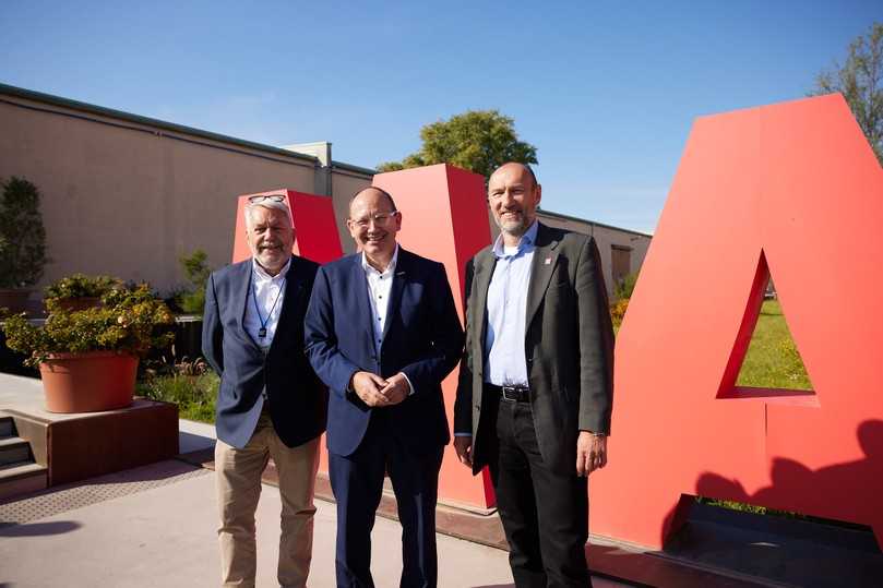 Gaben gemeinsam einen Rückblick auf die Bundesgartenschau: Jochen Sandner (von links), Geschäftsführer der Deutschen Bundesgartenschau Gesellschaft, Mannheims Oberbürgermeister Christian Specht und Michael Schnellbach, Geschäftsführer der Buga-2023-Gesellschaft. | Foto: Lukac+Diehl Gaben gemeinsam einen Rückblick auf die Bundesgartenschau: Jochen Sandner (von links), Geschäftsführer der Deutschen Bundesgartenschau Gesellschaft, Mannheims Oberbürgermeister Christian Specht und Michael Schnellbach, Geschäftsführer der Buga-2023-Gesellschaft. | Foto: Lukac+Diehl