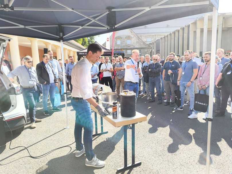 Die Außenvorführungen bringen die Theorie in die Praxis. Die einzelnen Verfahren wurden auf dem Außengelände demonstriert. | Foto: B_I/Valdix Die Außenvorführungen bringen die Theorie in die Praxis. Die einzelnen Verfahren wurden auf dem Außengelände demonstriert. | Foto: B_I/Valdix