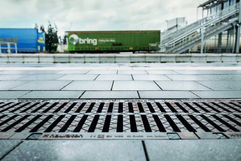 Drainfix Clean Rinnen halten auf den Bahnsteigen Schadstoffe dauerhaft zurück | Foto: Hauraton Drainfix Clean Rinnen halten auf den Bahnsteigen Schadstoffe dauerhaft zurück | Foto: Hauraton
