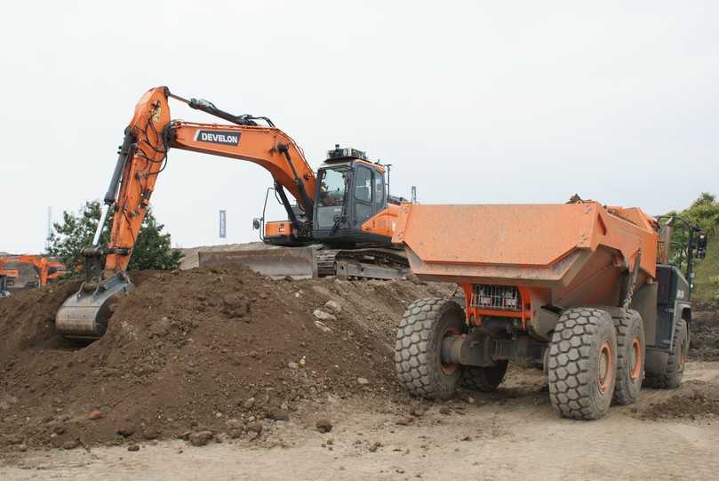 Der autonome Kettenbagger DX225-CX aus dem Concept-X 2.0-Programm von Develon ist dank 3D-Maschinensteuerung und Full Electric Hydraulic (FEH)-Technologie besonders kraftstoffsparend. | Foto: Develon Der autonome Kettenbagger DX225-CX aus dem Concept-X 2.0-Programm von Develon ist dank 3D-Maschinensteuerung und Full Electric Hydraulic (FEH)-Technologie besonders kraftstoffsparend. | Foto: Develon