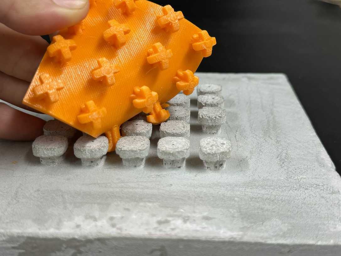 Kreislaufwirtschaft: Forschungsteam testet Klettverbindungen für Bauteile Kreislaufwirtschaft: Forschungsteam testet Klettverbindungen für Bauteile