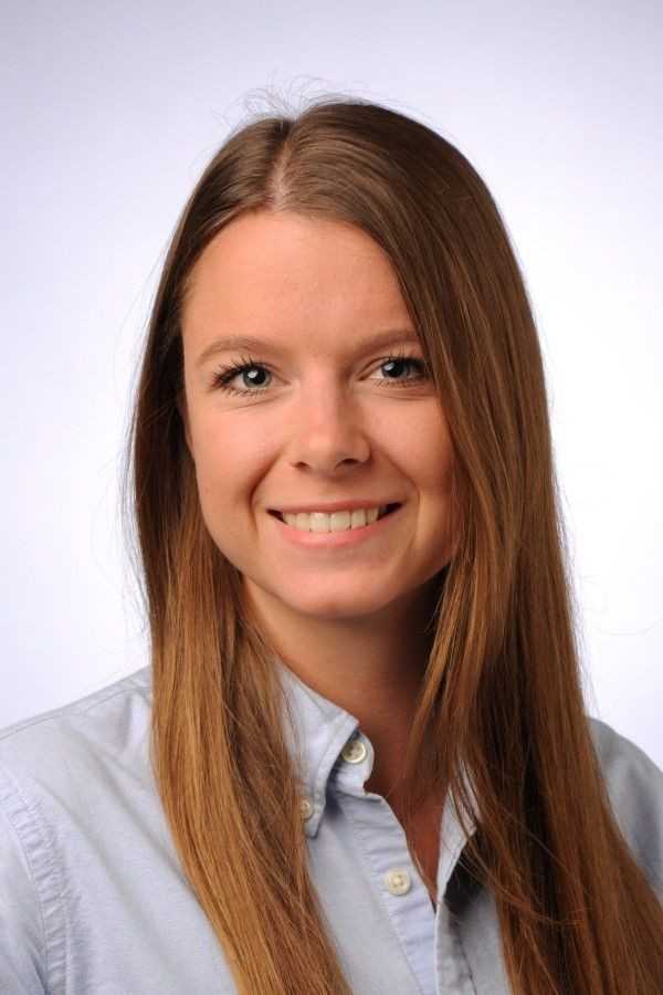 Michelle Peeck ist eine erfahrene Ingenieurin mit einem Studienabschluss in der Fachrichtung Chemie- und Umwelttechnik. Bei Siebert+Knipschild arbeitet sie als Laborleiterin und stellvertretende technische Leiterin. In ihrer Arbeit beschäftigt sie sich im Rahmen der Prüfungen auch mit der Dauerhaftigkeit von Bauprodukten, welche sie als Schlüssel zur Nachhaltigkeit sieht. | Foto: privat Michelle Peeck ist eine erfahrene Ingenieurin mit einem Studienabschluss in der Fachrichtung Chemie- und Umwelttechnik. Bei Siebert+Knipschild arbeitet sie als Laborleiterin und stellvertretende technische Leiterin. In ihrer Arbeit beschäftigt sie sich im Rahmen der Prüfungen auch mit der Dauerhaftigkeit von Bauprodukten, welche sie als Schlüssel zur Nachhaltigkeit sieht. | Foto: privat