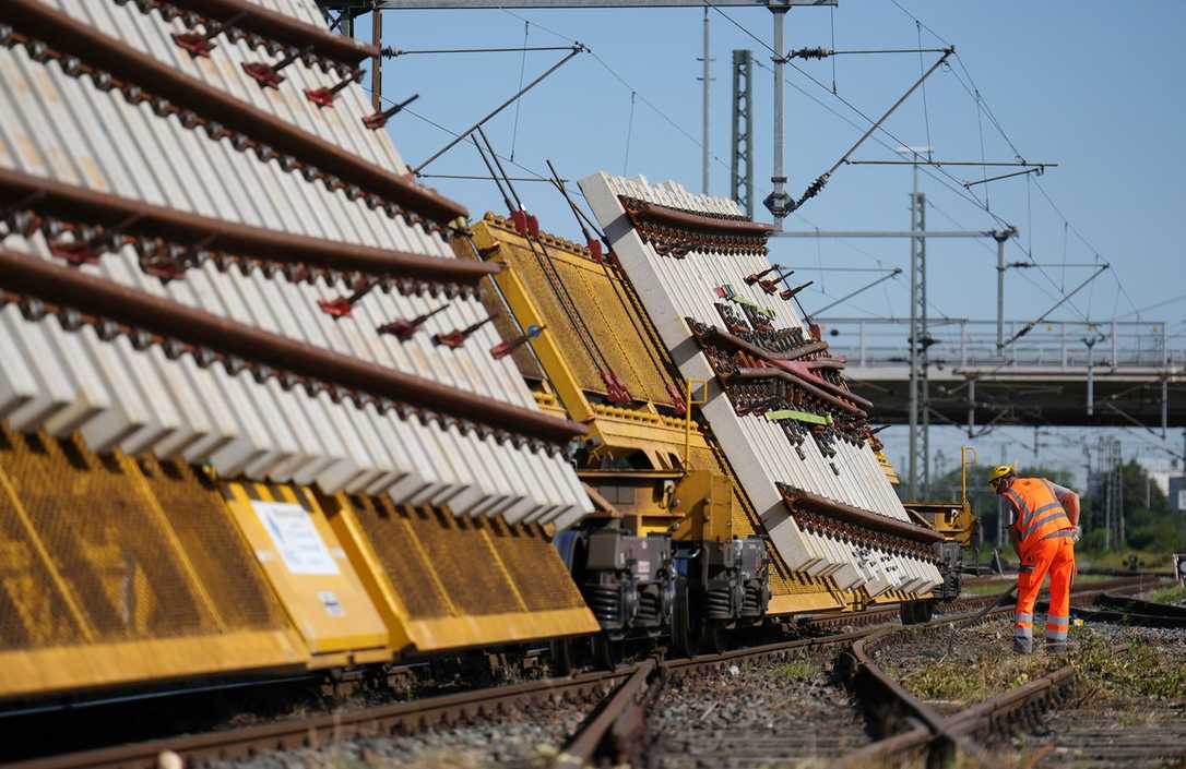 Bahnverkehr kurz vorm Kollaps: Seit Jahren unprofessionelle Baustellen-Planung Bahnverkehr kurz vorm Kollaps: Seit Jahren unprofessionelle Baustellen-Planung