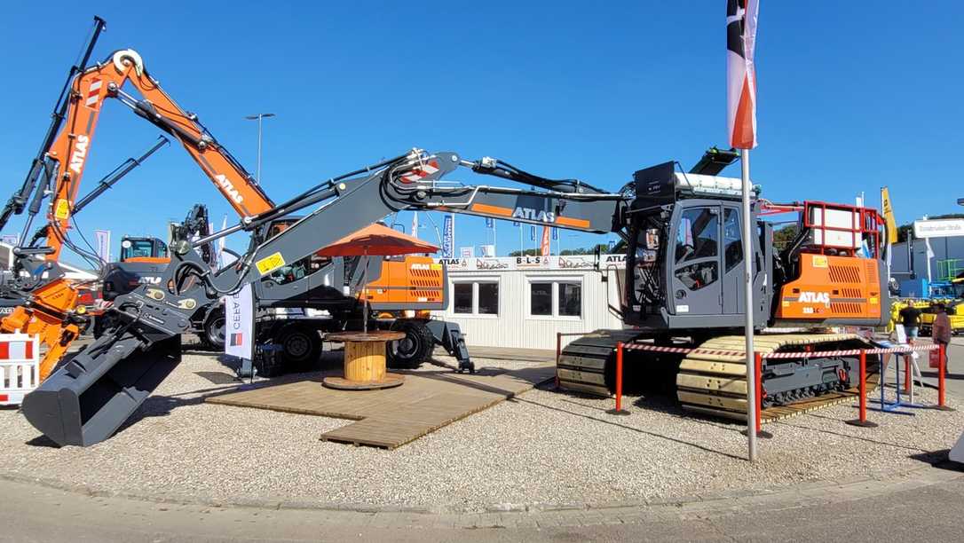 Nordbau 2023: Panzer-Bagger als Messe-Highlight bei Atlas von der Wehl Nordbau 2023: Panzer-Bagger als Messe-Highlight bei Atlas von der Wehl