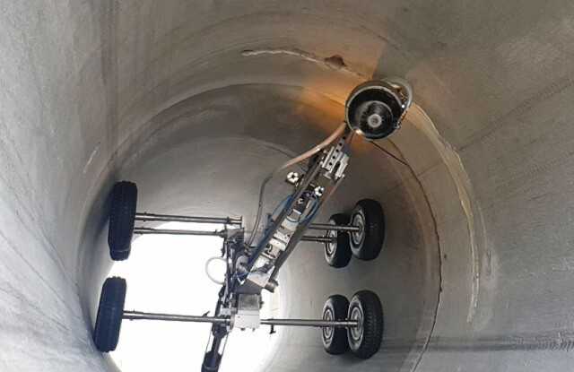Mit Versuchen in einem Betonrohr, das zu Testzwecken auf dem Firmengelände zur Verfügung stand, näherten sich die Entwickler immer mehr der Praxistauglichkeit des Roboters an. | Foto: Prokasro Mit Versuchen in einem Betonrohr, das zu Testzwecken auf dem Firmengelände zur Verfügung stand, näherten sich die Entwickler immer mehr der Praxistauglichkeit des Roboters an. | Foto: Prokasro