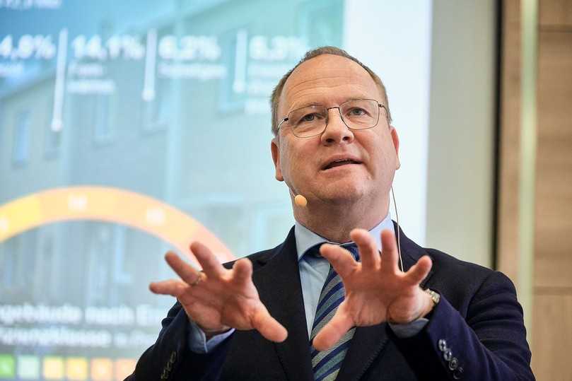 In seiner Keynote widmete sich rbv-Präsident Dr. Ralph Donath dem Thema „Technologieoffene Energiewende – das Denken aller Möglichkeiten“ und warf einen kritischen Blick auf den novellierten Referentenentwurf des Gebäudeenergiegesetzes (GEG) sowie auf die Pläne der Bundesregierung für eine Umsetzung der Energie- und Wärmewende. | Foto: rbv In seiner Keynote widmete sich rbv-Präsident Dr. Ralph Donath dem Thema „Technologieoffene Energiewende – das Denken aller Möglichkeiten“ und warf einen kritischen Blick auf den novellierten Referentenentwurf des Gebäudeenergiegesetzes (GEG) sowie auf die Pläne der Bundesregierung für eine Umsetzung der Energie- und Wärmewende. | Foto: rbv
