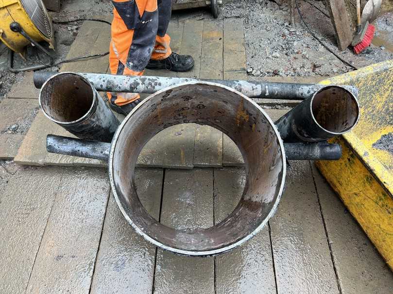 Mit Abrasiv-Wasserstrahlen geschnittene Stahlrohre und verschweißte Querriegel | Foto: Mauerspecht Mit Abrasiv-Wasserstrahlen geschnittene Stahlrohre und verschweißte Querriegel | Foto: Mauerspecht