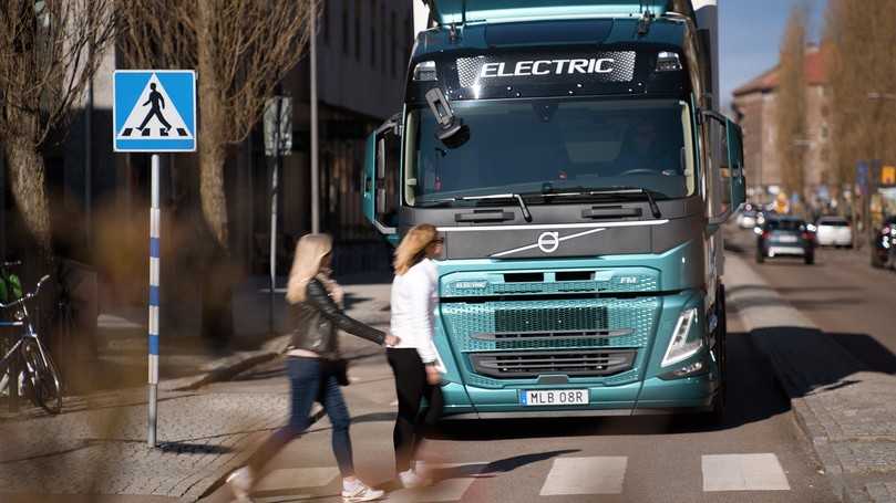 Schutz vor Frontalzusammenstößen: Volvo FM im Stadtverkehr mit der neuen Frontraumüberwachung | Foto: Volvo Trucks Schutz vor Frontalzusammenstößen: Volvo FM im Stadtverkehr mit der neuen Frontraumüberwachung | Foto: Volvo Trucks