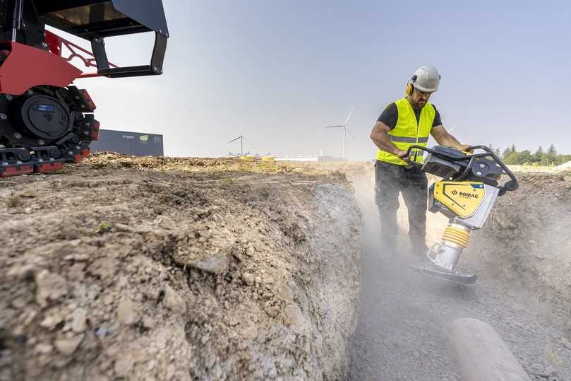 BT 60 e: Akku-Stampfer von Bomag im Grabenbau. | Foto: Bomag BT 60 e: Akku-Stampfer von Bomag im Grabenbau. | Foto: Bomag