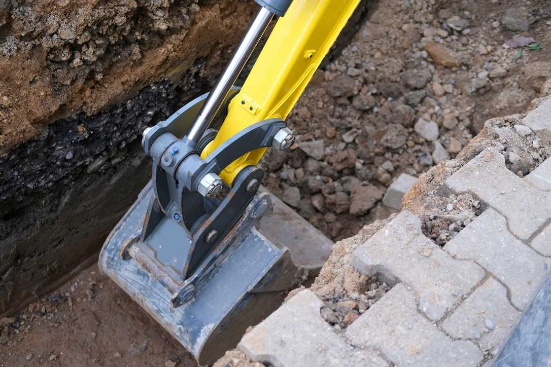 E-Baumaschinen: Sind sie eine Alternative, was sagt die Deula und wo liegen die Vorteile? E-Baumaschinen: Sind sie eine Alternative, was sagt die Deula und wo liegen die Vorteile?
