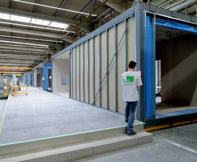 Die auf Stahlrahmenbasis basierenden Module werden witterungsunabhängig im Werk vorgefertigt. | Foto: Alho Die auf Stahlrahmenbasis basierenden Module werden witterungsunabhängig im Werk vorgefertigt. | Foto: Alho