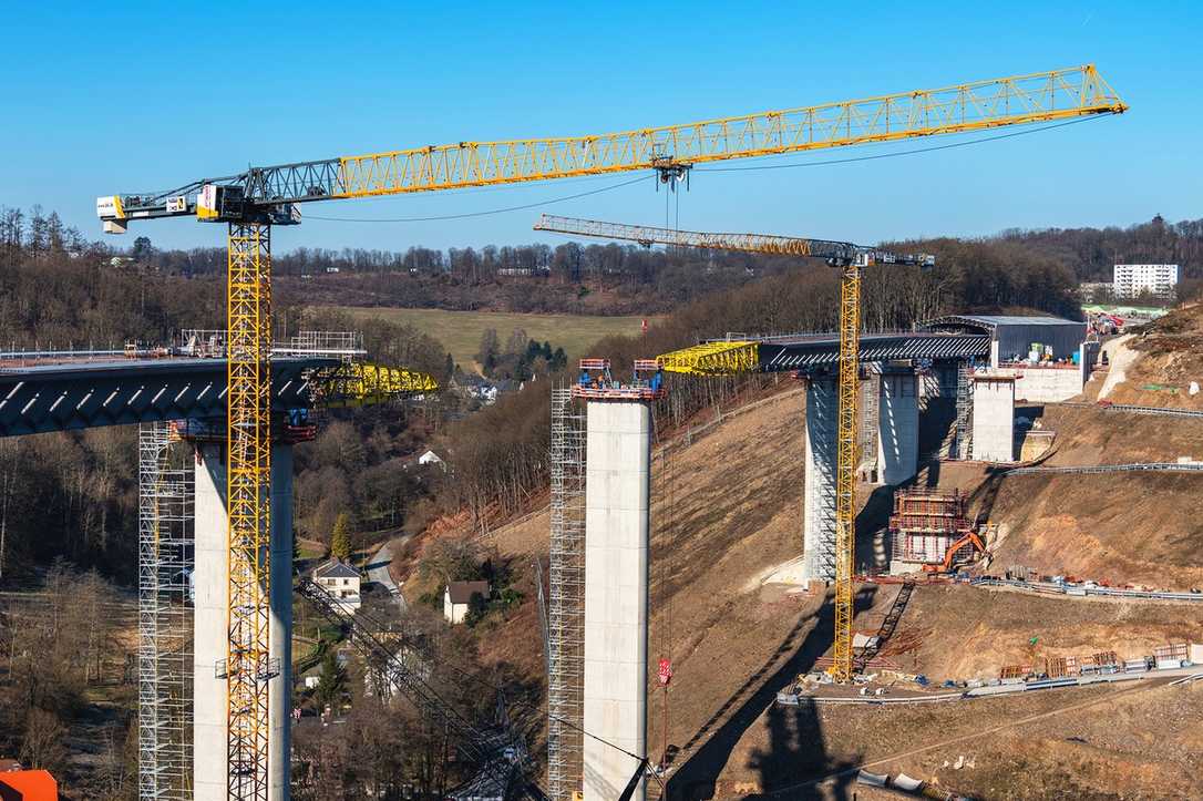 Rahmedetalbrücke: Liebherr-Krane sichern Baufortschritt Rahmedetalbrücke: Liebherr-Krane sichern Baufortschritt
