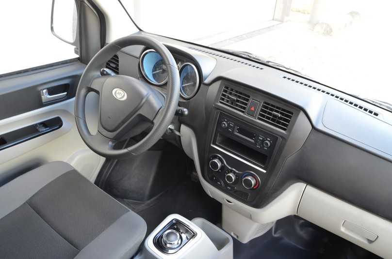 Das Cockpit des Ari 901: Im Innenraum des Zweisitzers geht es schlicht und funktionell zu. | Foto: Ari Motors Das Cockpit des Ari 901: Im Innenraum des Zweisitzers geht es schlicht und funktionell zu. | Foto: Ari Motors