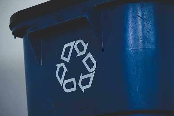 Bundeseinrichtungen und nachgeordnete Behörden sollen bei der Beschaffung auch auf rezyklathaltige Kunststoffprodukte setzen.