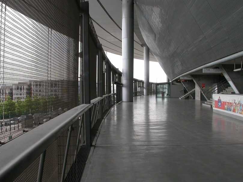 Das Metallgewebe "Omega" von GKD dient als Absturzsicherung im Stade de France. | Foto: GKD Das Metallgewebe "Omega" von GKD dient als Absturzsicherung im Stade de France. | Foto: GKD