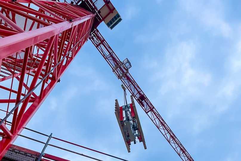 „Klappmax“ passt durch normale Türöffnungen im Rohbau, ist staplerfähig und kranbar. | Foto: Mayer Schaltechnik „Klappmax“ passt durch normale Türöffnungen im Rohbau, ist staplerfähig und kranbar. | Foto: Mayer Schaltechnik