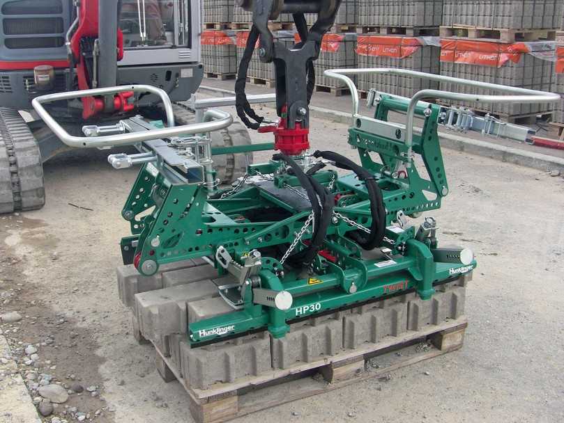 Der Pflastergreif HP30 für Bagger ab drei Tonnen. | Foto: Hunklinger Der Pflastergreif HP30 für Bagger ab drei Tonnen. | Foto: Hunklinger