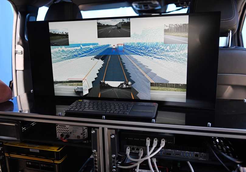 ZF Annotate stellt mit rechnergenerierten 3D-Abbildern die aktuelle Verkehrssituation dar. | Foto: QUATEX ZF Annotate stellt mit rechnergenerierten 3D-Abbildern die aktuelle Verkehrssituation dar. | Foto: QUATEX