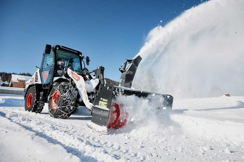 Einsätze im Winterdienst sind mit dem Lader-Modell L95 und einem passenden Anbaugerät ebenfalls möglich. | Foto: Bobcat Einsätze im Winterdienst sind mit dem Lader-Modell L95 und einem passenden Anbaugerät ebenfalls möglich. | Foto: Bobcat