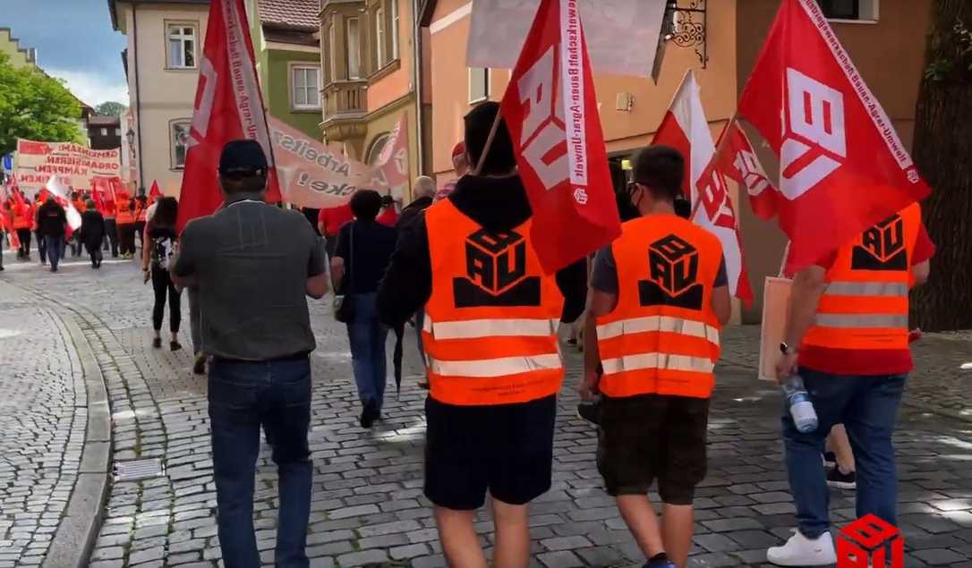 Tarifrunde 2021: IG Bau droht mit Streik vor letzter Verhandlungsrunde Tarifrunde 2021: IG Bau droht mit Streik vor letzter Verhandlungsrunde