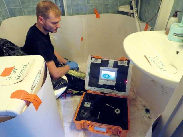Ein Mitarbeiter von Picote Services zeigt einen gelinerten DN50er-Anschluss. Ein Mitarbeiter von Picote Services zeigt einen gelinerten DN50er-Anschluss.
