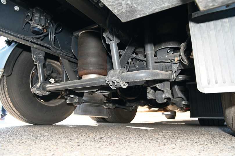 Rundum luftgefedert sorgt beim Iveco S-Way ein zusätzlicher Federbalg an der Nachlaufachse für das Liften bei Leerfahrt. | Foto: Quatex Rundum luftgefedert sorgt beim Iveco S-Way ein zusätzlicher Federbalg an der Nachlaufachse für das Liften bei Leerfahrt. | Foto: Quatex
