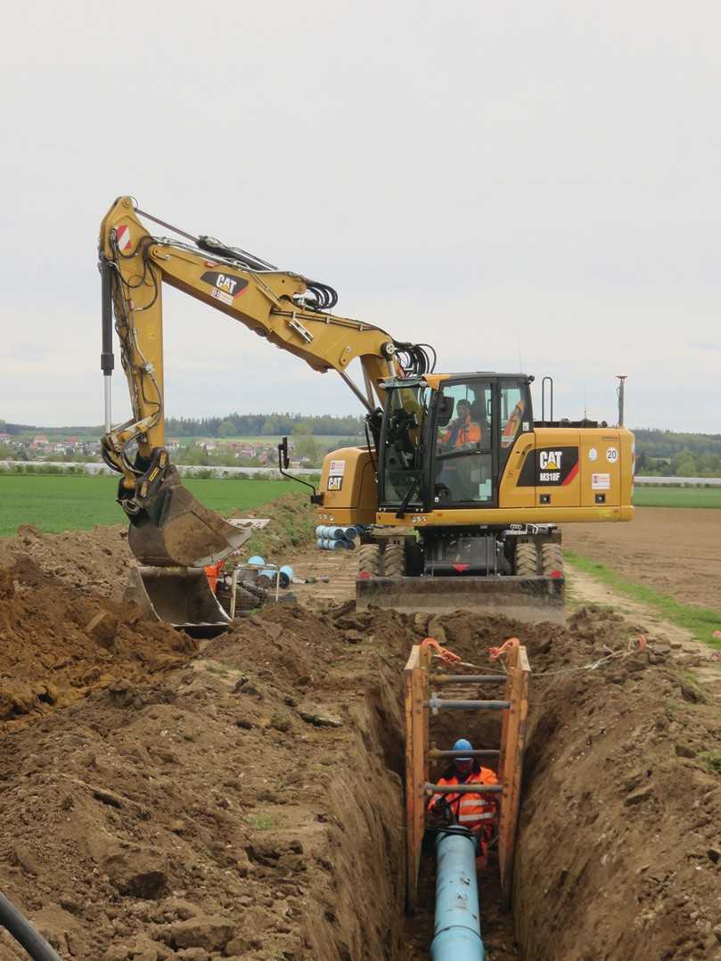 Die Baustelle wird mit der Baggersteuerung ausgeführt. Da der Ausführungsplan vom Ingenieurbüro Kapfer schon in 3D gezeichnet worden war, musste vor Baustellenbeginn nur noch die Datenaufbereitung vorgenommen werden. | Foto: Rohrleitungsbau Fritz Heidel OHG Die Baustelle wird mit der Baggersteuerung ausgeführt. Da der Ausführungsplan vom Ingenieurbüro Kapfer schon in 3D gezeichnet worden war, musste vor Baustellenbeginn nur noch die Datenaufbereitung vorgenommen werden. | Foto: Rohrleitungsbau Fritz Heidel OHG