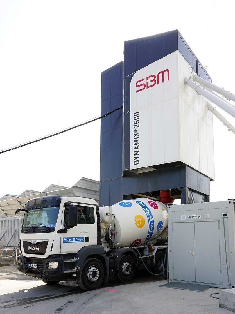 Fünf eigene Fahrmischer gewährleisten die Versorgung der Happy-Beton-Kunden im Raum Magdeburg. | Foto: SBM Mineral Processing, Happy Beton Fünf eigene Fahrmischer gewährleisten die Versorgung der Happy-Beton-Kunden im Raum Magdeburg. | Foto: SBM Mineral Processing, Happy Beton