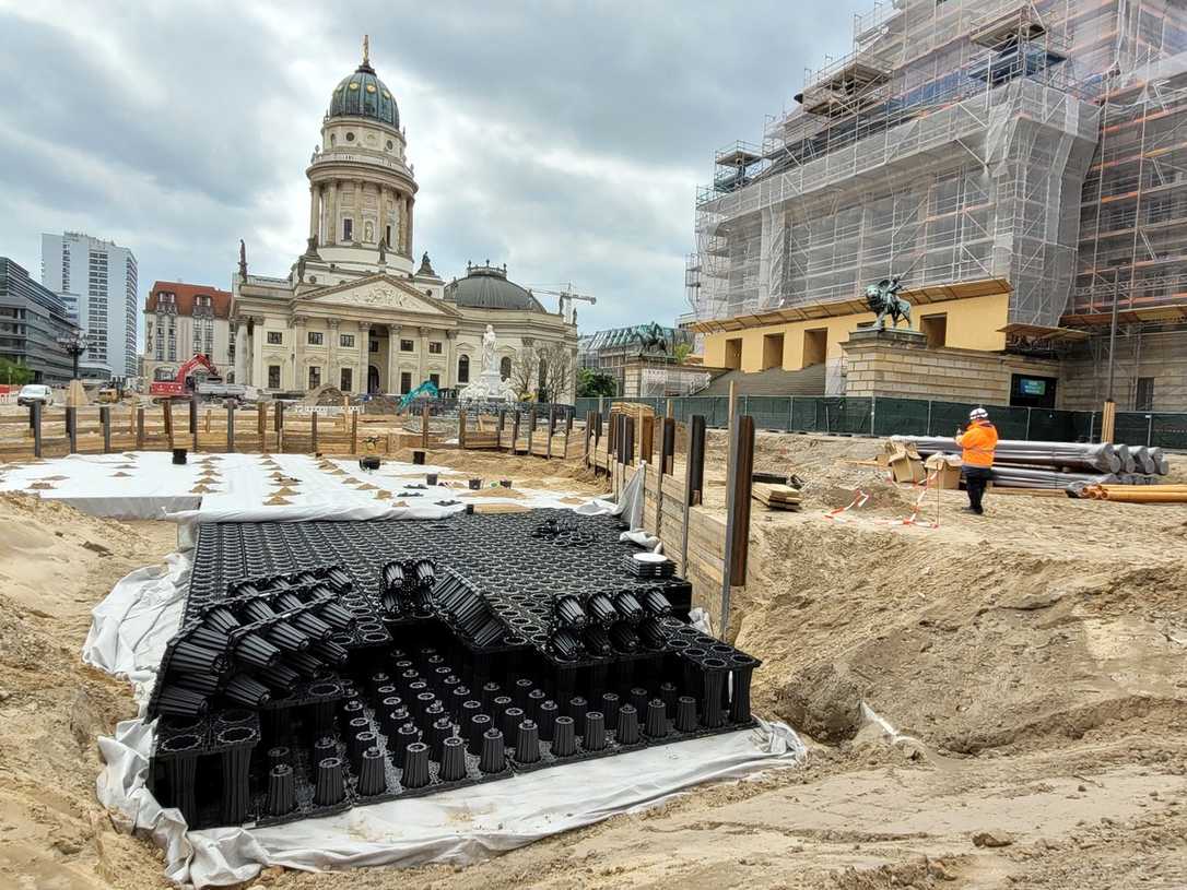 Berliner Gendarmenmarkt wird klimagerecht saniert Berliner Gendarmenmarkt wird klimagerecht saniert