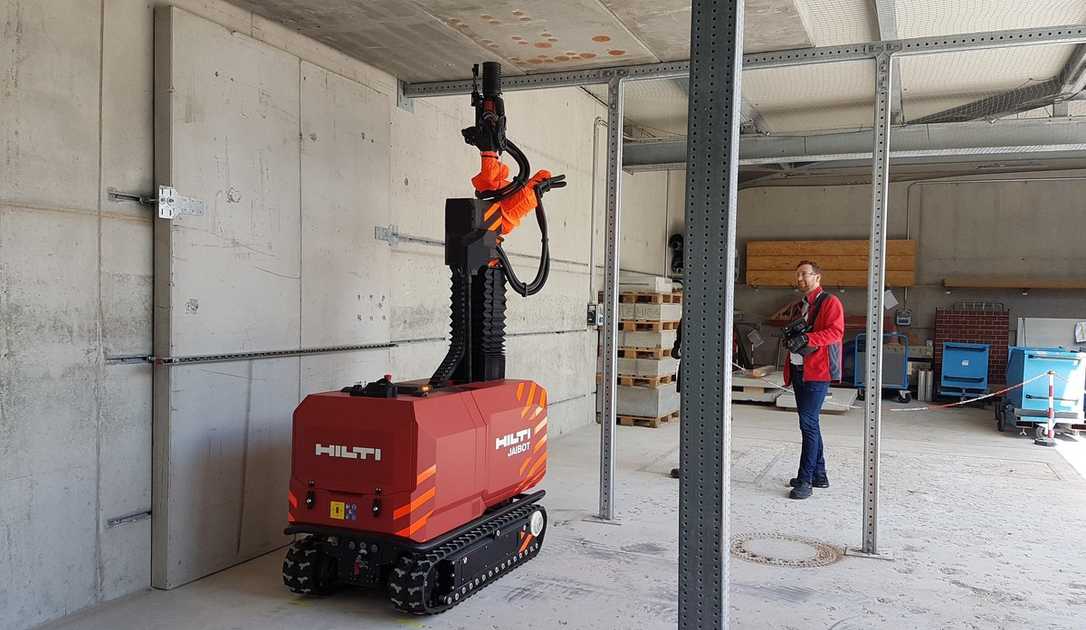 Bauroboter hilft Stukkateurbetrieb bei stressiger Baustelle Bauroboter hilft Stukkateurbetrieb bei stressiger Baustelle