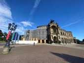 Transportbühne an der Semperoper im Einsatz