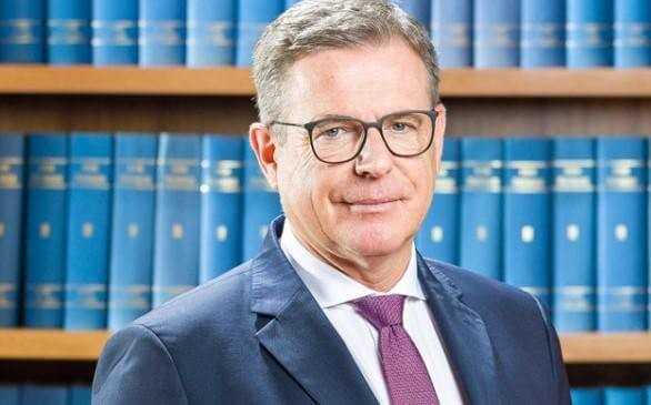 „Die faire Kostenteilung ist ein gutes Signal für ein partner- schaftliches Miteinander der öffentlichen Auftraggeber und der Bauunternehmen.“ Dieter Babiel, Hauptgeschäftsführer des Hauptverbandes der Deutschen Bauindustrie | Foto: HDB „Die faire Kostenteilung ist ein gutes Signal für ein partner- schaftliches Miteinander der öffentlichen Auftraggeber und der Bauunternehmen.“ Dieter Babiel, Hauptgeschäftsführer des Hauptverbandes der Deutschen Bauindustrie | Foto: HDB