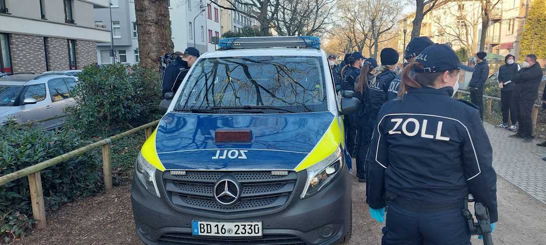 Schwarzarbeit: Frankfurter Bauunternehmer bei Razzia verhaftet Schwarzarbeit: Frankfurter Bauunternehmer bei Razzia verhaftet