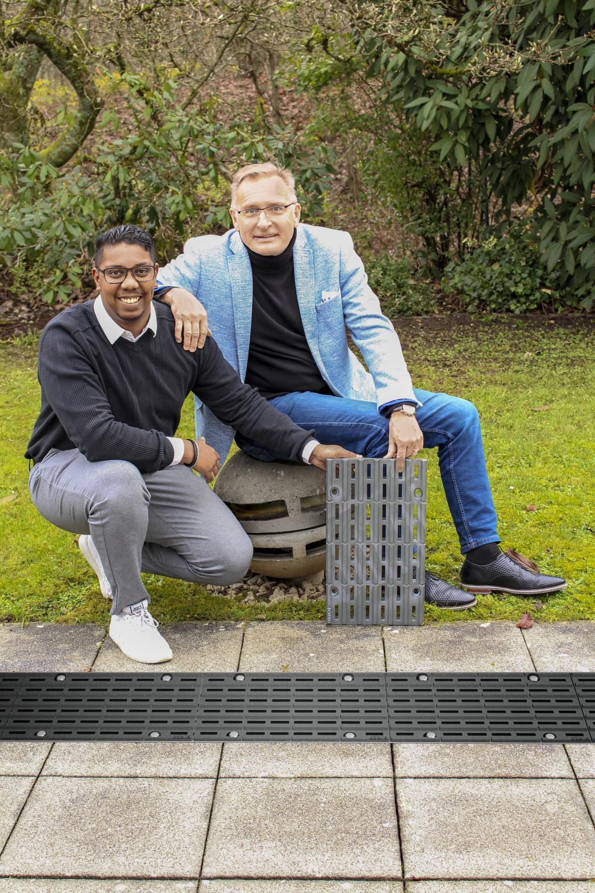 Freuen sich über die Auszeichnung für das Unternehmen: Hans-Jürgen Röcker (rechts), Public-Affairs-Manager/Seminarleitung bei Birco, und Junior-Produktmanager Arnaud Esther. | Foto: Birco Freuen sich über die Auszeichnung für das Unternehmen: Hans-Jürgen Röcker (rechts), Public-Affairs-Manager/Seminarleitung bei Birco, und Junior-Produktmanager Arnaud Esther. | Foto: Birco