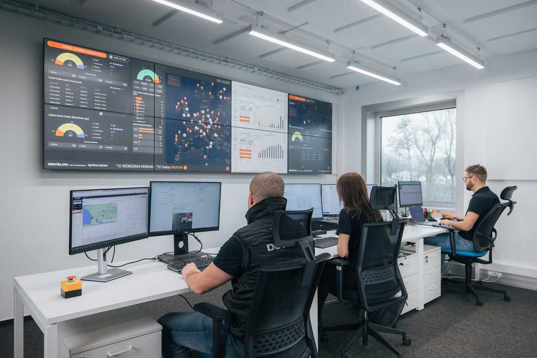 Develon Uptime Center Europa in Prag überwacht Maschinendaten weltweit Develon Uptime Center Europa in Prag überwacht Maschinendaten weltweit