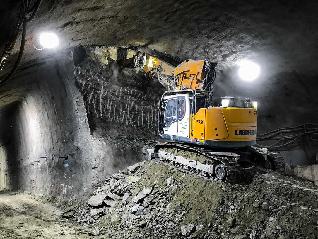 Liebherr-Raupenbagger R 930 Tunnel ersetzt den R 924 Compact Tunnel Liebherr-Raupenbagger R 930 Tunnel ersetzt den R 924 Compact Tunnel