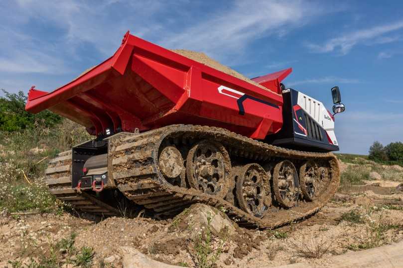 Die großen Stahllaufräder und die Endlosgummiketten passen sich dem Gelände an und sorgen für hohe Laufruhe und Stabilität beim Fahren und Arbeiten auf unebenen Untergründen. | Foto: Powerbully Die großen Stahllaufräder und die Endlosgummiketten passen sich dem Gelände an und sorgen für hohe Laufruhe und Stabilität beim Fahren und Arbeiten auf unebenen Untergründen. | Foto: Powerbully