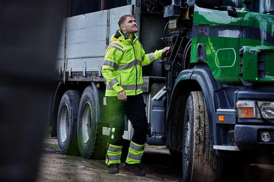 Arbeitskleidung im Winter: Neuheiten für Baustelle und Baubetrieb Arbeitskleidung im Winter: Neuheiten für Baustelle und Baubetrieb