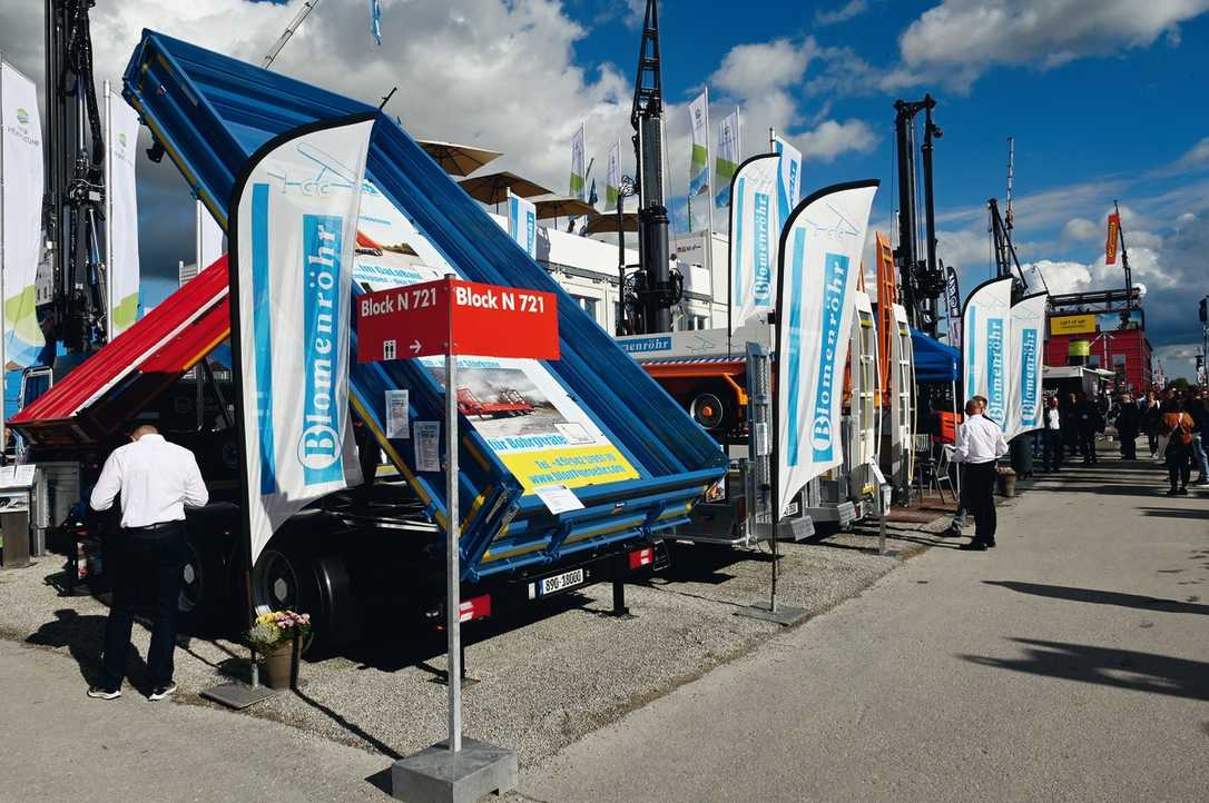 Trailer: Tandem-Dreiseitenkipper 890-18000 von Blomenröhr mit 12 t Nutzlast Trailer: Tandem-Dreiseitenkipper 890-18000 von Blomenröhr mit 12 t Nutzlast