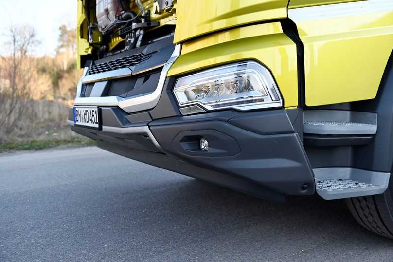 Bullig schiebt sich die Stahlstoßstange weit vor. Bei Remplern soll das größere Schäden vermeiden. | Foto: Quatex Bullig schiebt sich die Stahlstoßstange weit vor. Bei Remplern soll das größere Schäden vermeiden. | Foto: Quatex
